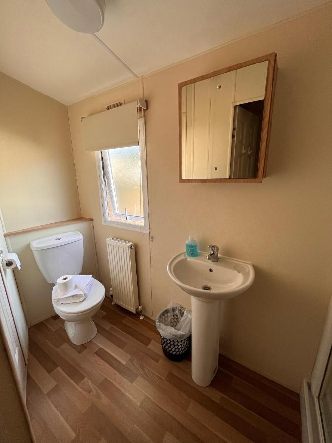 Contemporary Caravan At Newquay Holiday Park Exterior foto